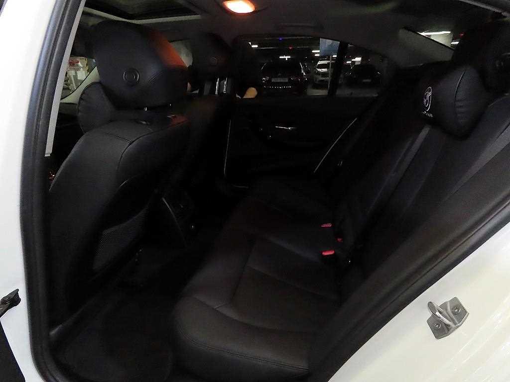 BMW 3시리즈 3시리즈 (F30) 320d 이미지 7