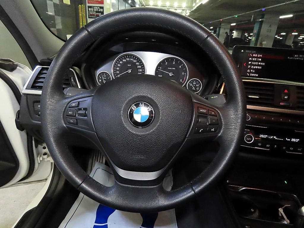 BMW 3시리즈 3시리즈 (F30) 320d 이미지 8