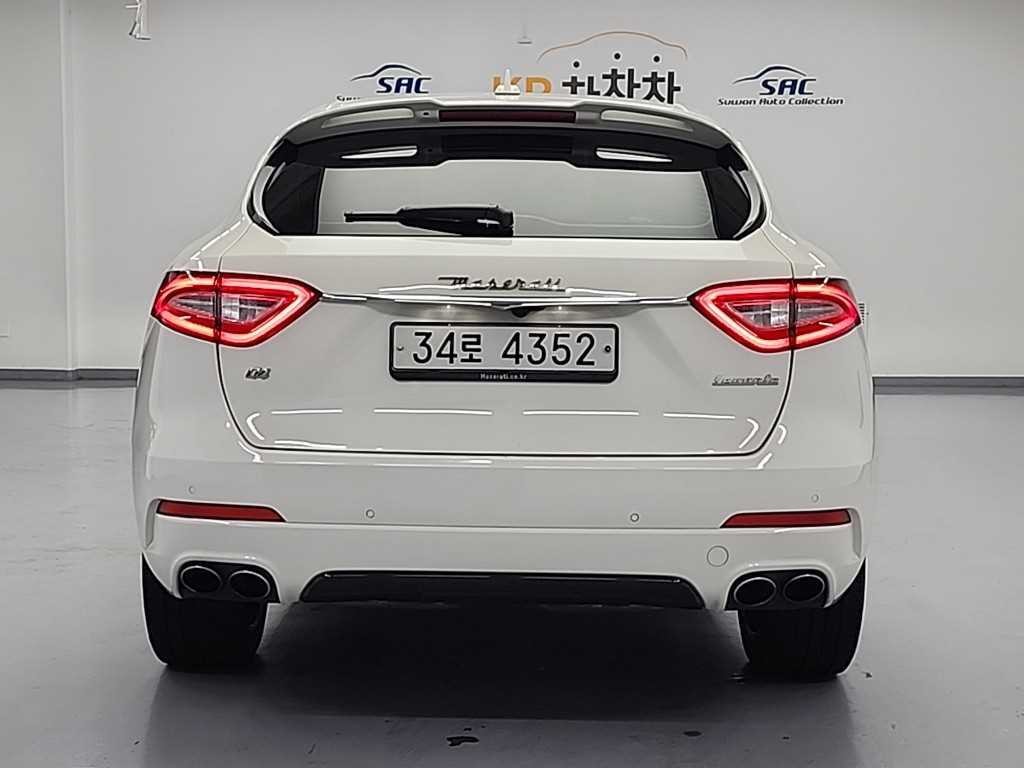 마세라티 르반떼 3.0  AWD 그란 스포츠 이미지 3