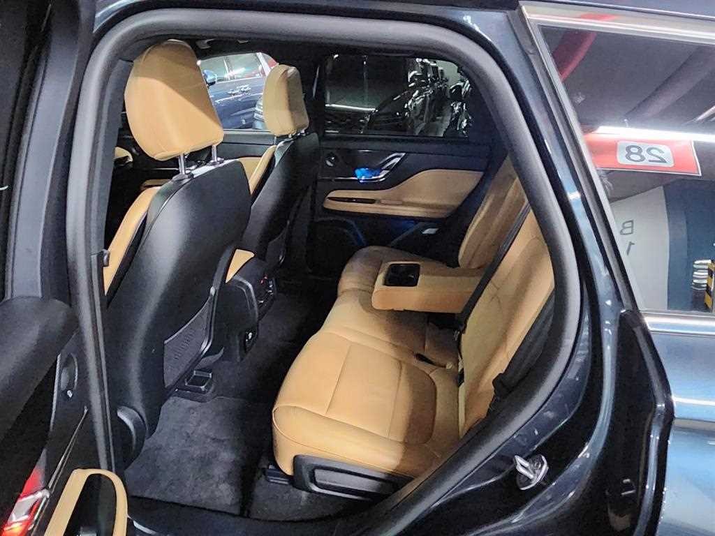 링컨 코세어 2.0 리저브 AWD 이미지 15