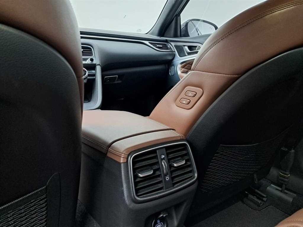 제네시스 G70 2.0T 엘리트 이미지 16