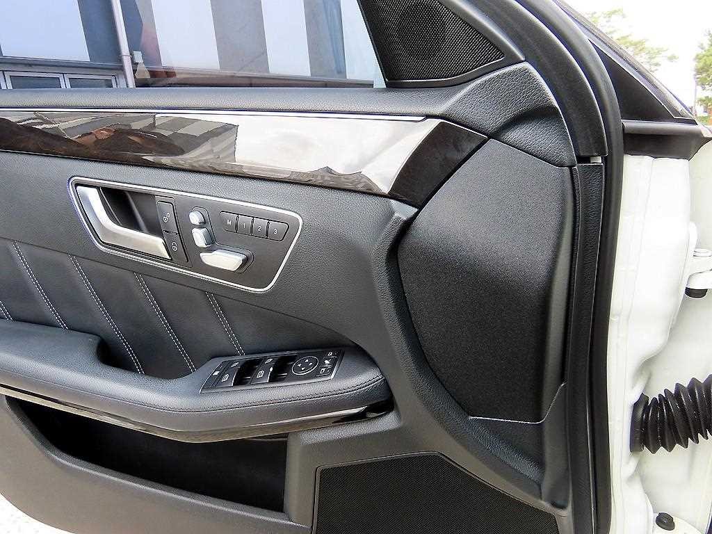 벤츠 E 클래스 E-클래스 W212 E300 4MATIC 아방가르드 이미지 11