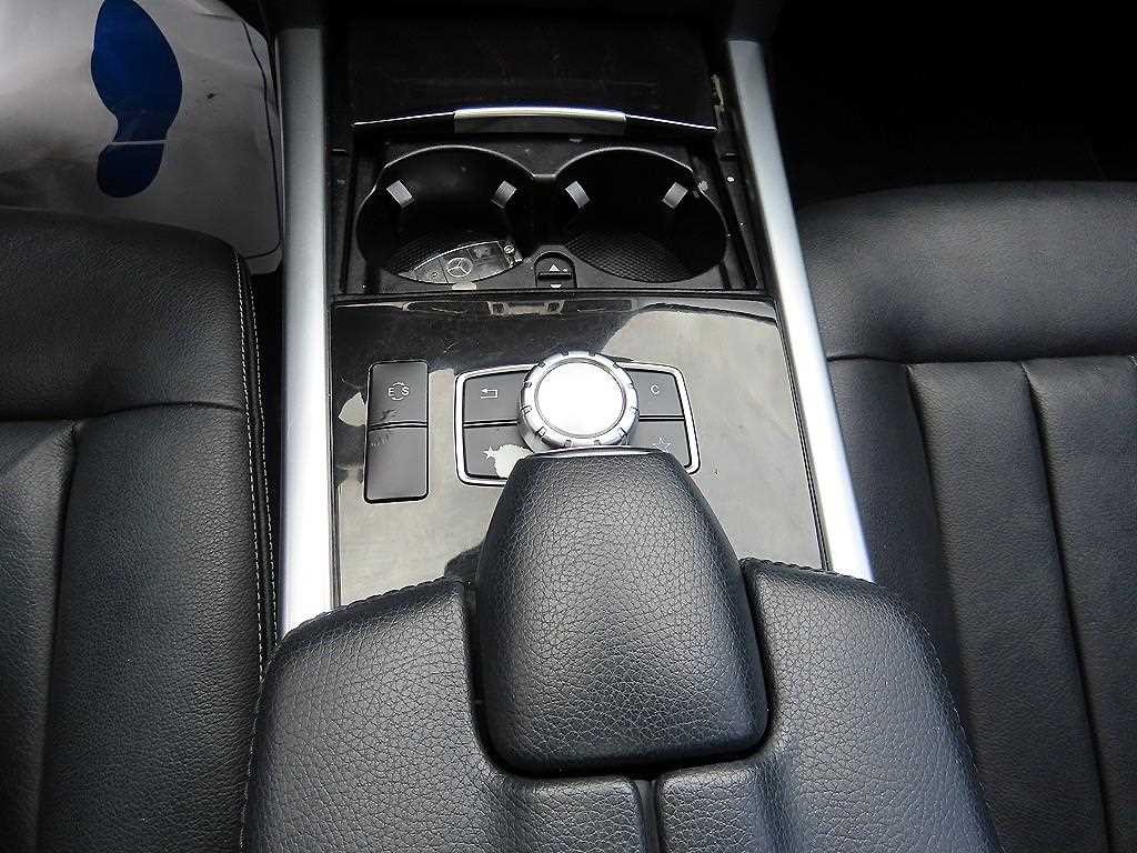 벤츠 E 클래스 E-클래스 W212 E300 4MATIC 아방가르드 이미지 13