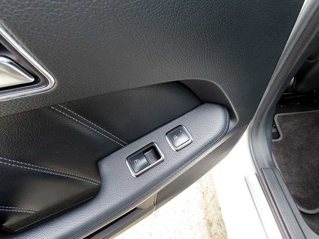 벤츠 E 클래스 E-클래스 W212 E300 4MATIC 아방가르드 이미지 17