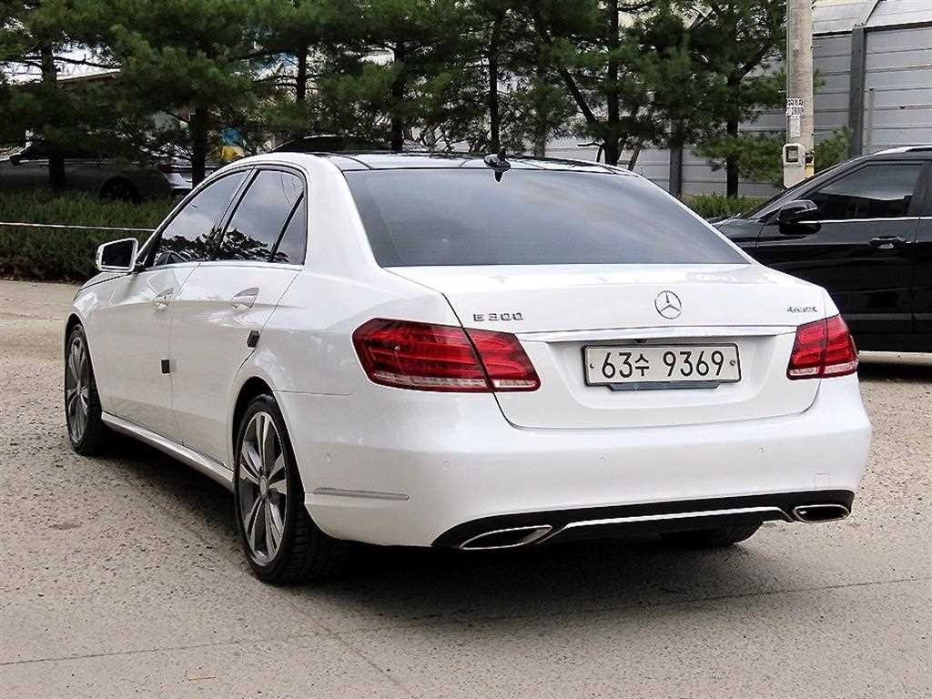 벤츠 E 클래스 E-클래스 W212 E300 4MATIC 아방가르드 이미지 3