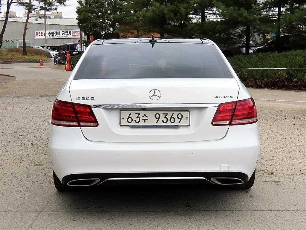 벤츠 E 클래스 E-클래스 W212 E300 4MATIC 아방가르드 이미지 4