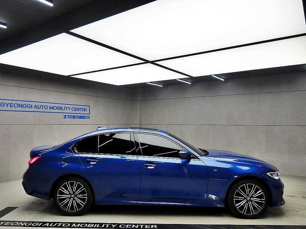 BMW 3시리즈 3시리즈 (G20) 320d xDrive M 스포츠 이미지 2