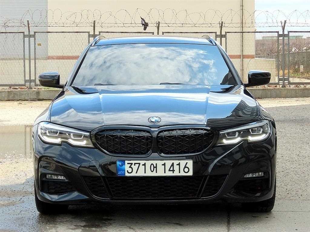 BMW 3시리즈 3시리즈 (G20) 320d 투어링 M 스포츠 이미지 1
