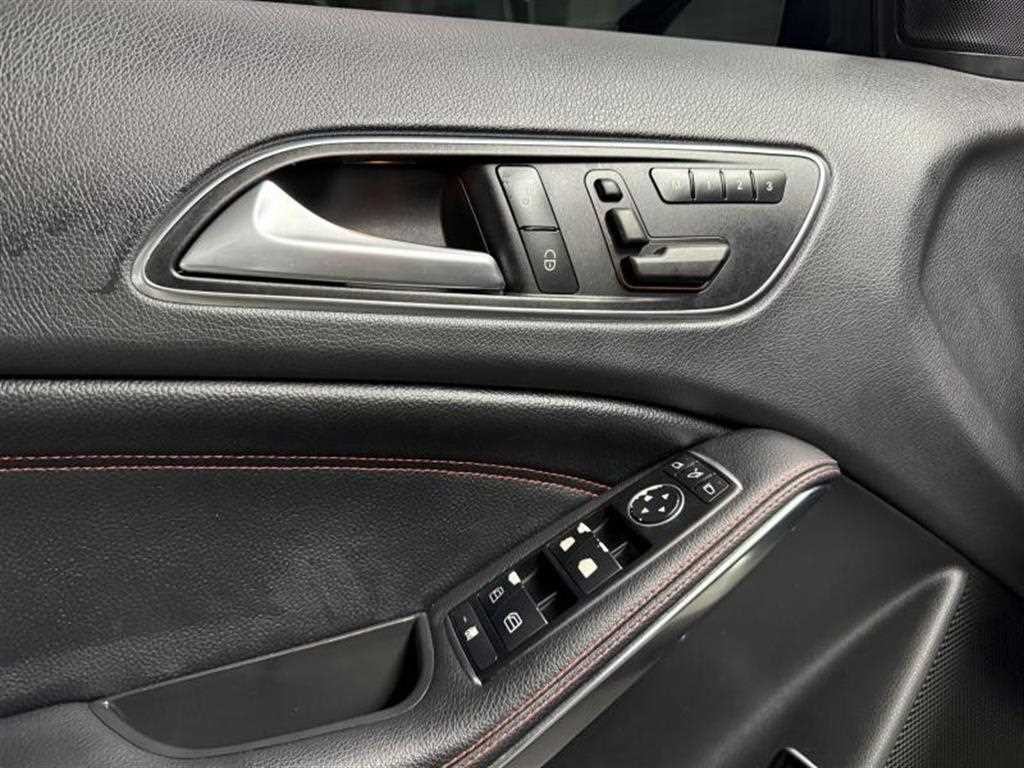 벤츠 GLA 클래스 GLA클래스 X156 GLA45 AMG 4MATIC 이미지 17