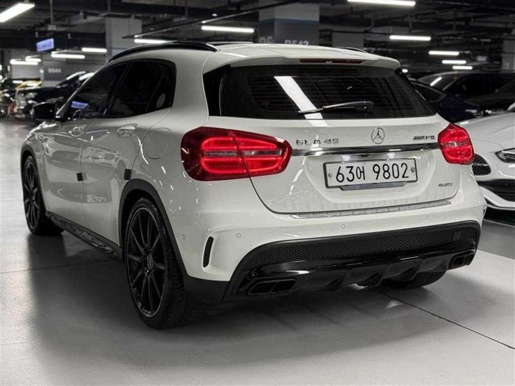 벤츠 GLA 클래스 GLA클래스 X156 GLA45 AMG 4MATIC 이미지 3