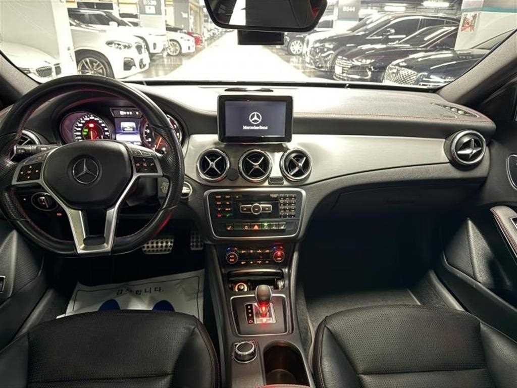 벤츠 GLA 클래스 GLA클래스 X156 GLA45 AMG 4MATIC 이미지 7