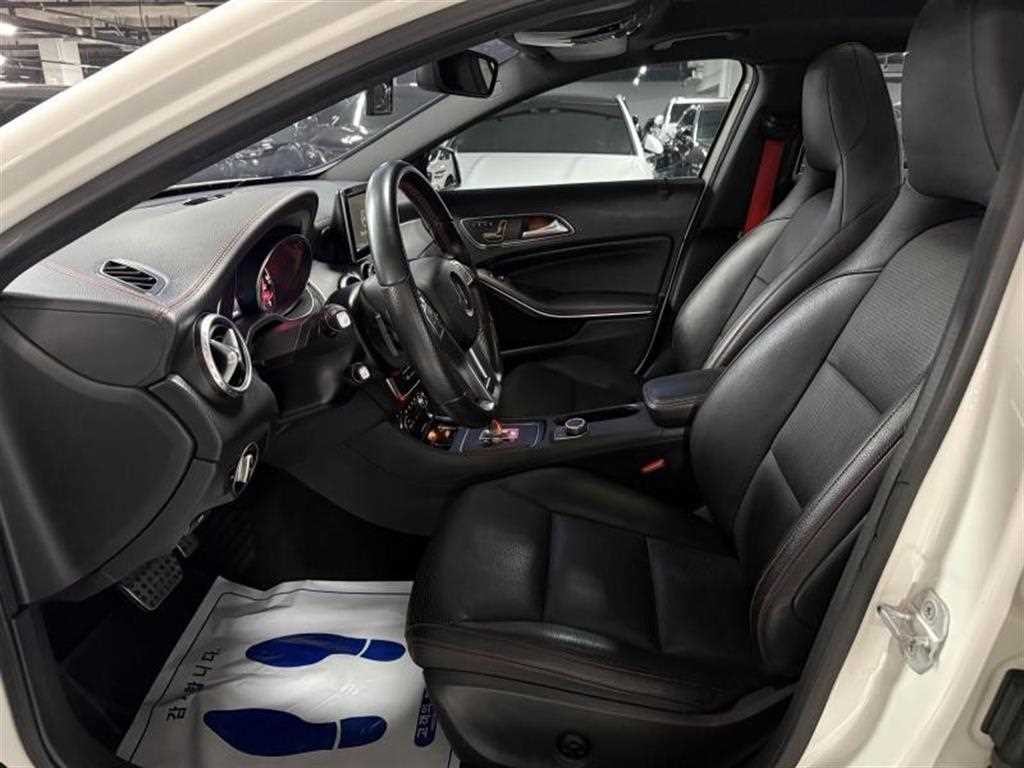 벤츠 GLA 클래스 GLA클래스 X156 GLA45 AMG 4MATIC 이미지 8