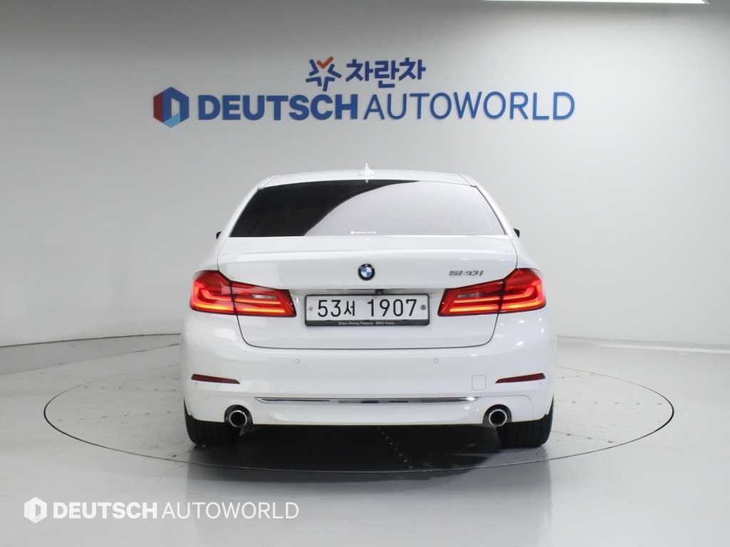 BMW 5시리즈 5시리즈 (G30) 520i 럭셔리 이미지 4