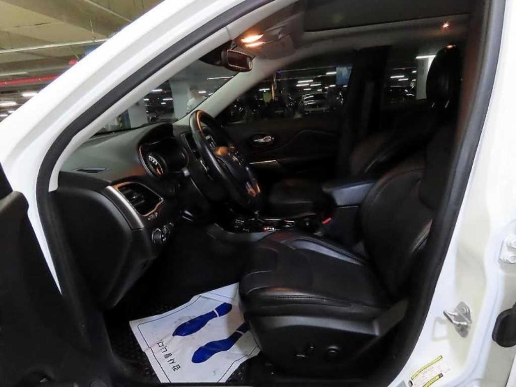 지프 체로키 체로키(KL) 2.4 리미티드 AWD 이미지 6