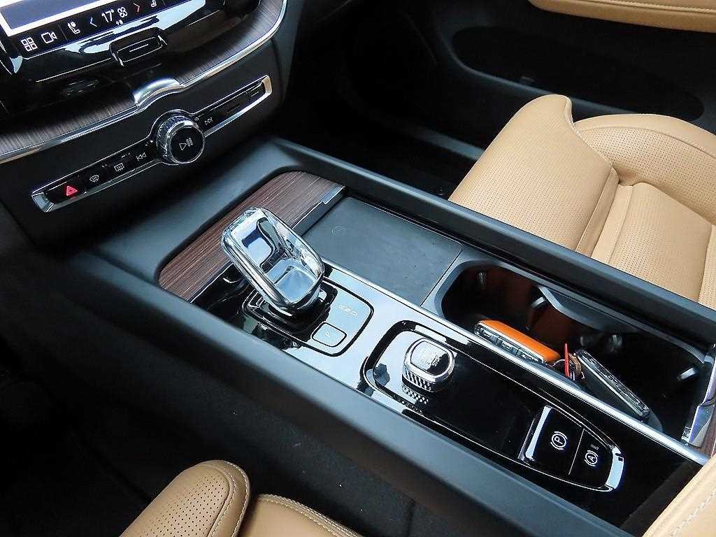 볼보 XC60 XC60(2세대) B5 AWD 인스크립션 이미지 11