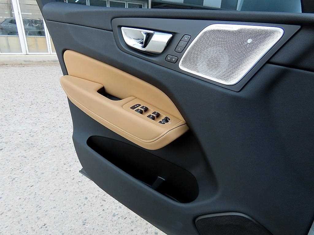 볼보 XC60 XC60(2세대) B5 AWD 인스크립션 이미지 12