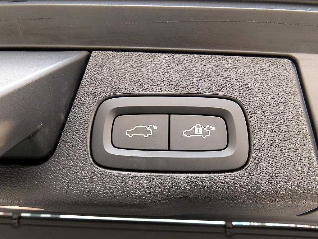 볼보 XC60 XC60(2세대) B5 AWD 인스크립션 이미지 17