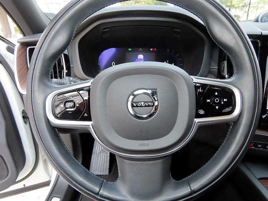볼보 XC60 XC60(2세대) B5 AWD 인스크립션 이미지 8