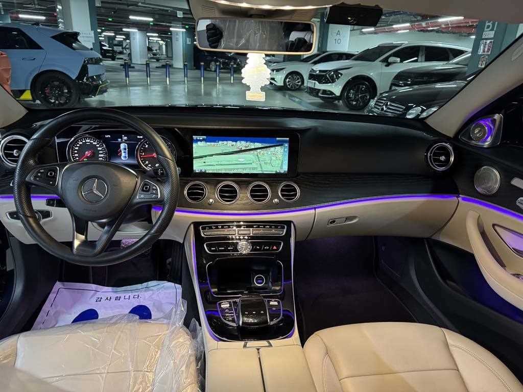 벤츠 E 클래스 E-클래스 W213 E220d 아방가르드 이미지 1
