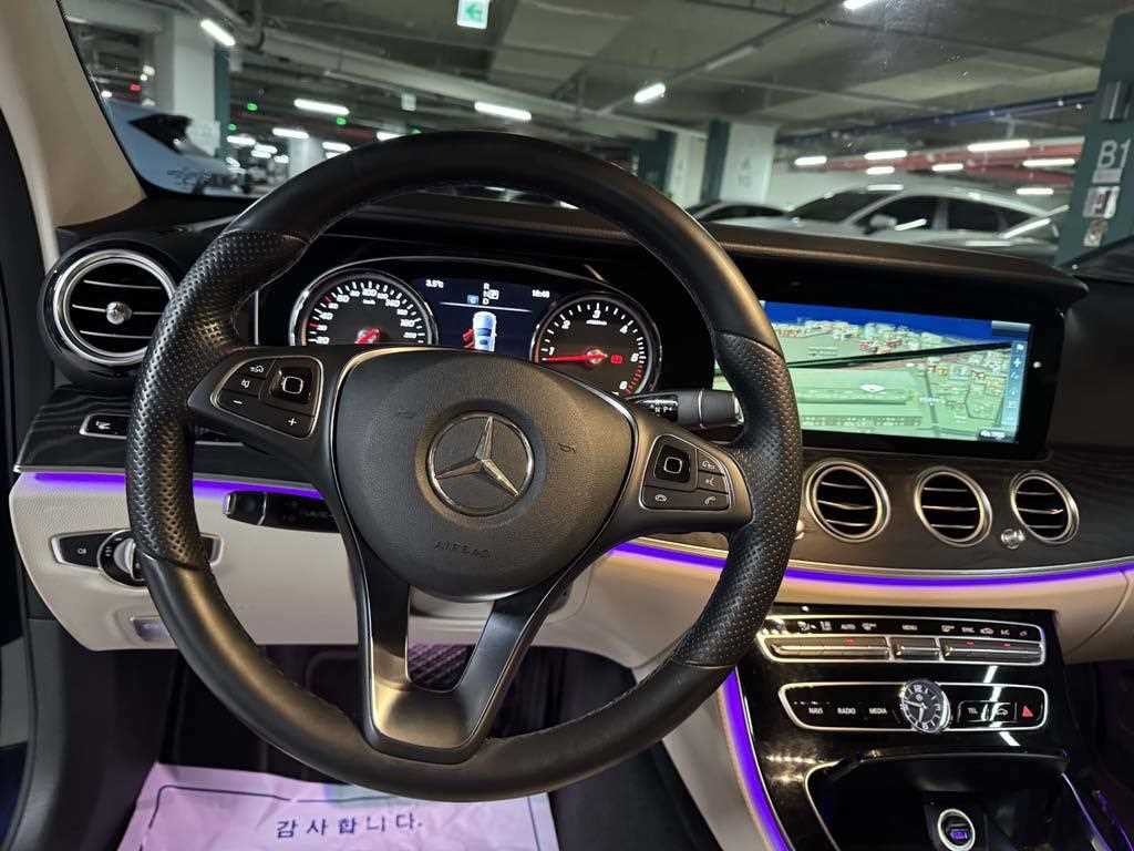 벤츠 E 클래스 E-클래스 W213 E220d 아방가르드 이미지 10