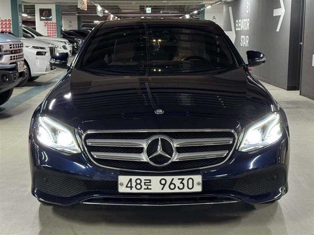 벤츠 E 클래스 E-클래스 W213 E220d 아방가르드 이미지 2