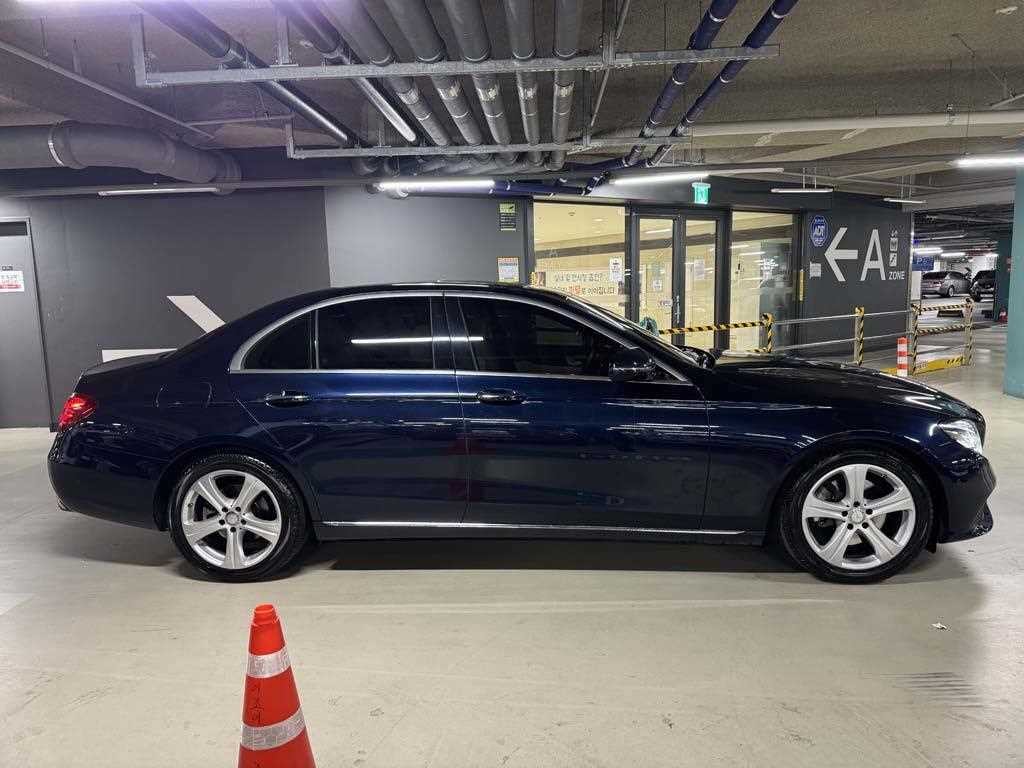 벤츠 E 클래스 E-클래스 W213 E220d 아방가르드 이미지 4