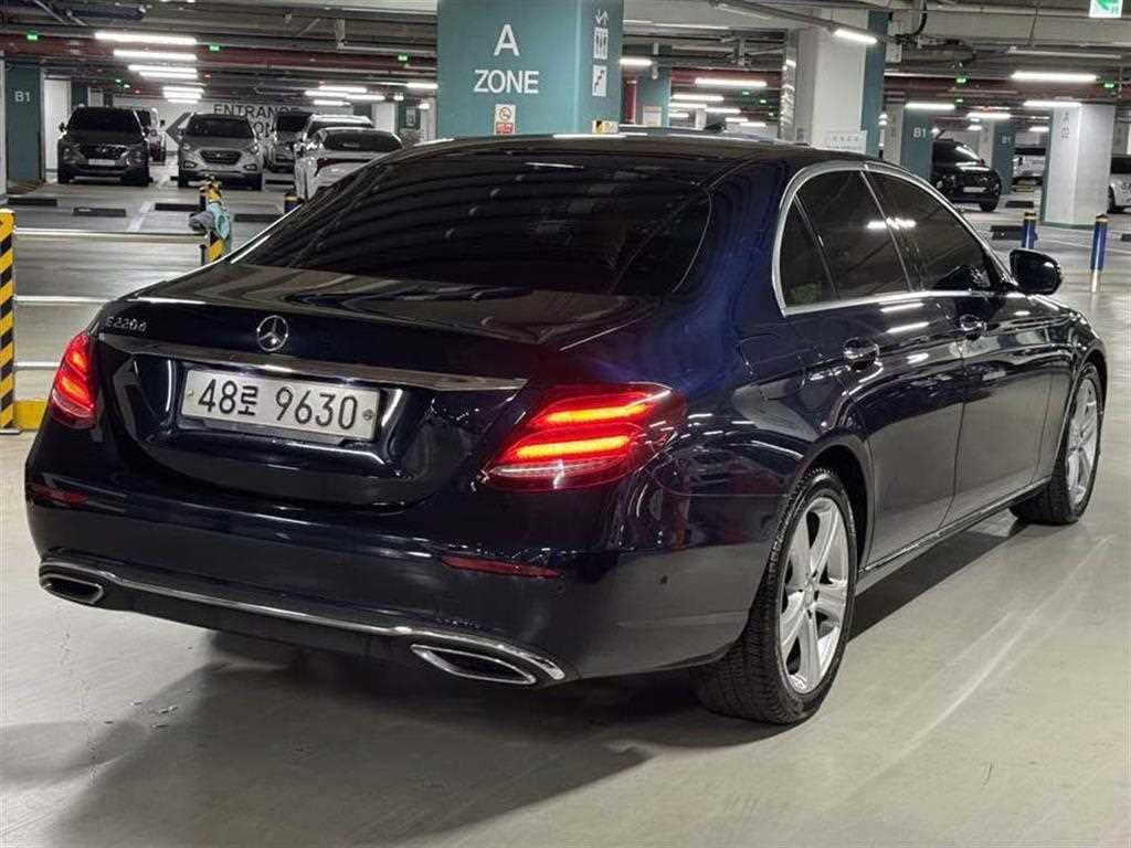 벤츠 E 클래스 E-클래스 W213 E220d 아방가르드 이미지 5