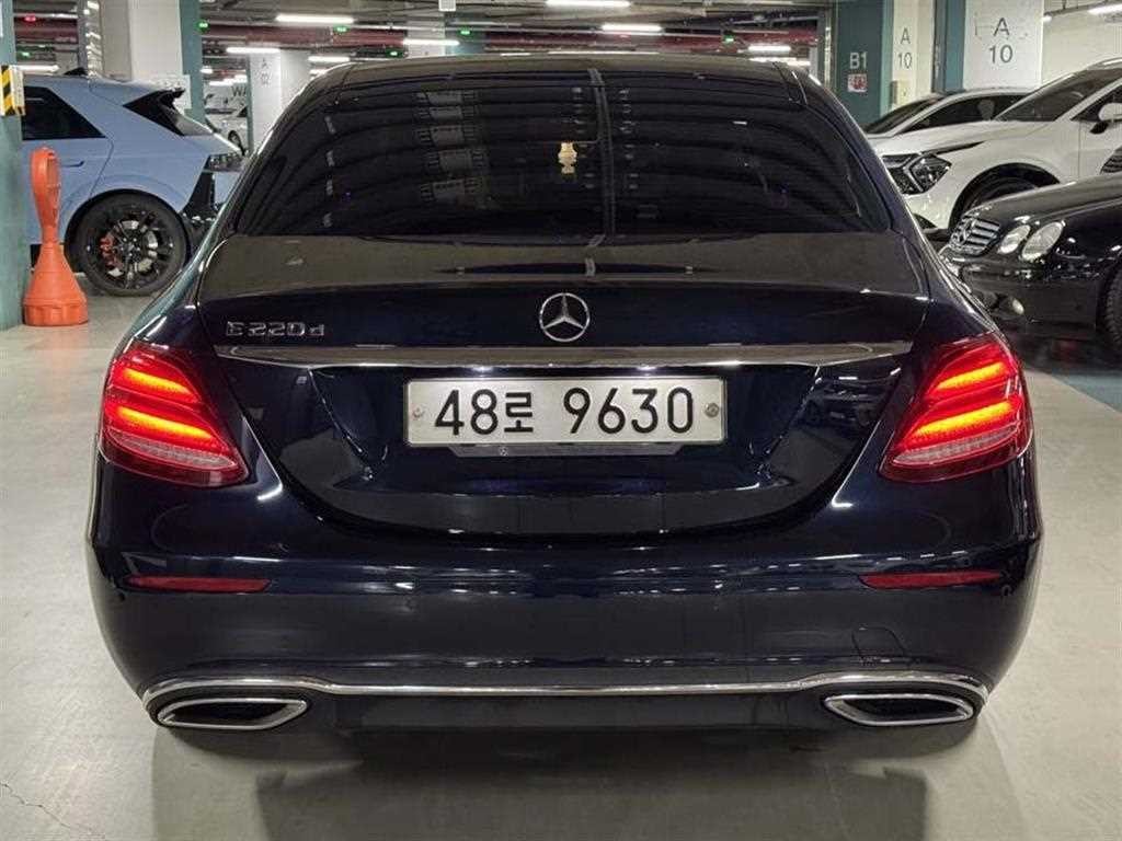 벤츠 E 클래스 E-클래스 W213 E220d 아방가르드 이미지 6