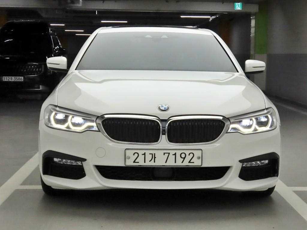 BMW 5시리즈 5시리즈 (G30) 520d xDrive M 스포츠 플러스 이미지 1