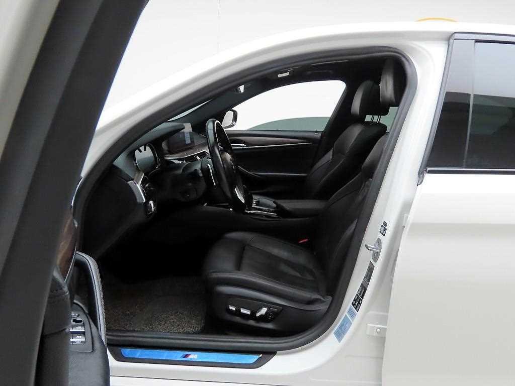 BMW 5시리즈 5시리즈 (G30) 520d xDrive M 스포츠 플러스 이미지 11