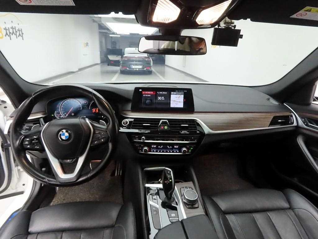 BMW 5시리즈 5시리즈 (G30) 520d xDrive M 스포츠 플러스 이미지 6