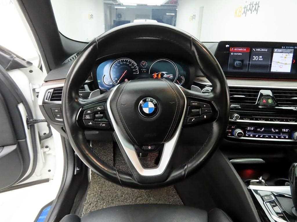 BMW 5시리즈 5시리즈 (G30) 520d xDrive M 스포츠 플러스 이미지 7