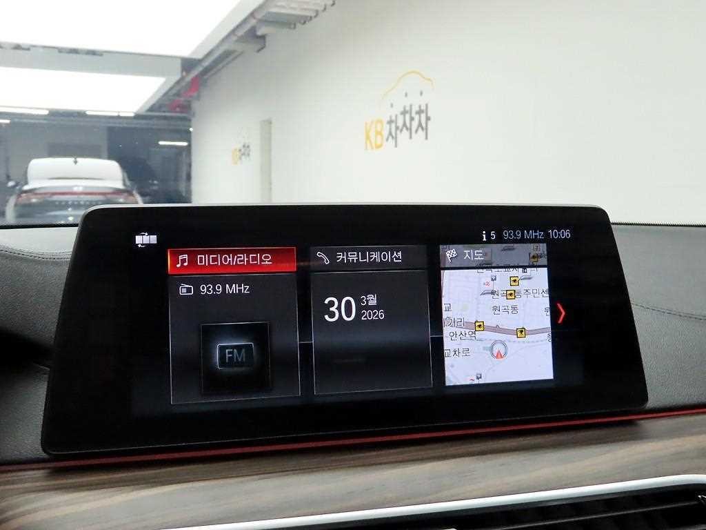 BMW 5시리즈 5시리즈 (G30) 520d xDrive M 스포츠 플러스 이미지 8