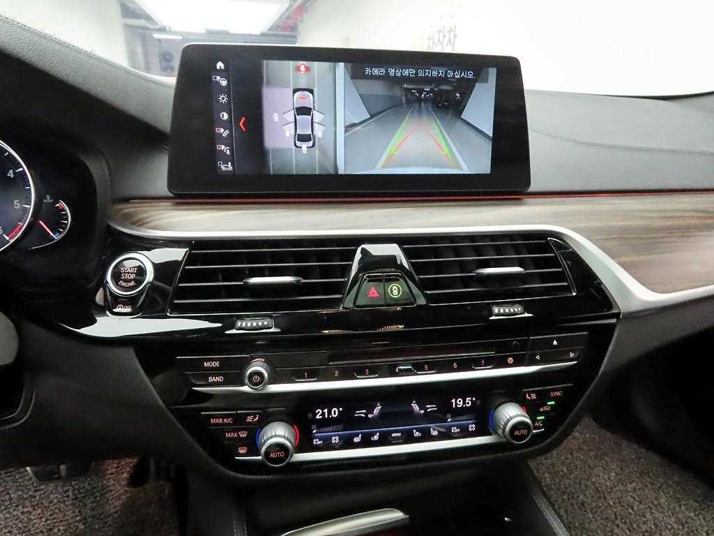 BMW 5시리즈 5시리즈 (G30) 520d xDrive M 스포츠 플러스 이미지 9