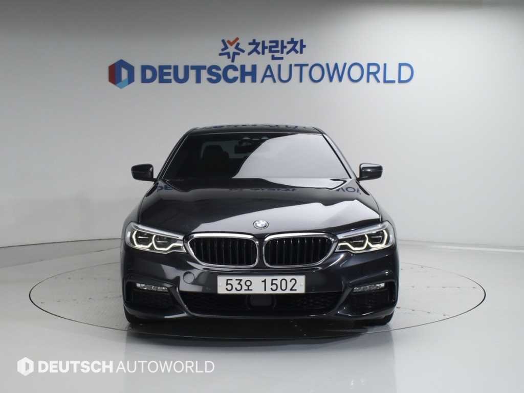 BMW 5시리즈 5시리즈 (G30) 530i xDrive M 스포츠 이미지 3