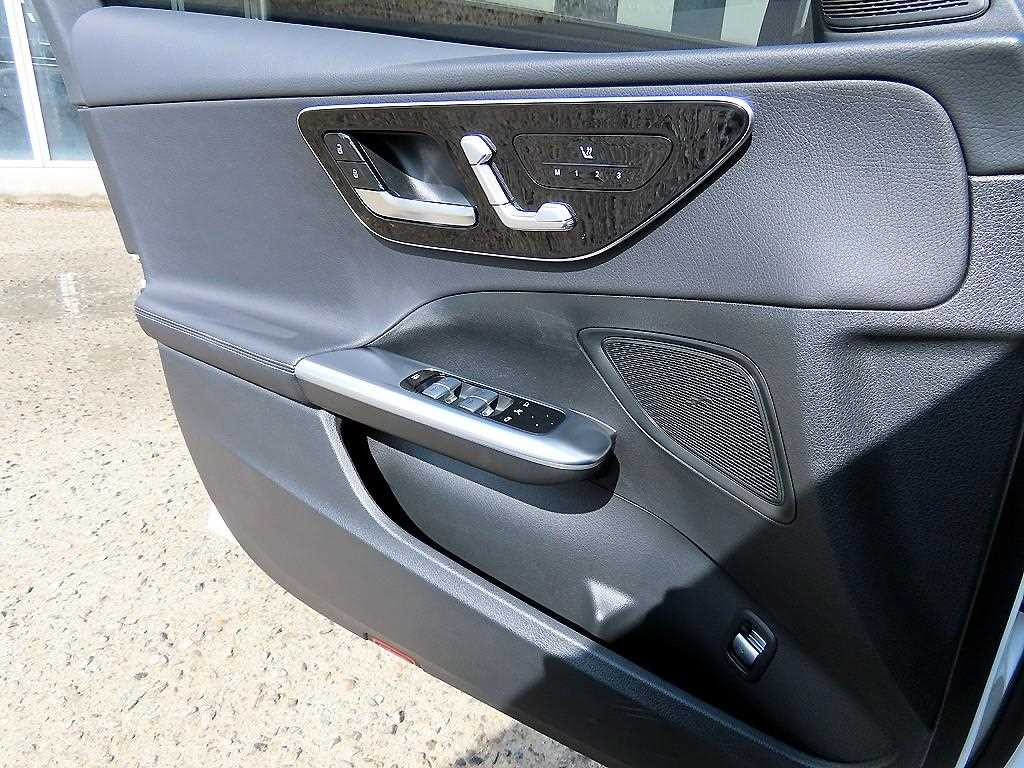 벤츠 C 클래스 C클래스 W206 C300 4MATIC 아방가르드 이미지 11