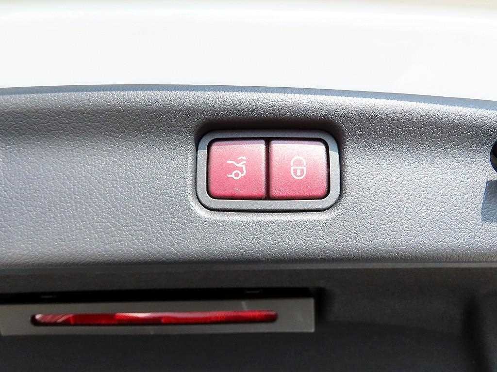 벤츠 C 클래스 C클래스 W206 C300 4MATIC 아방가르드 이미지 17