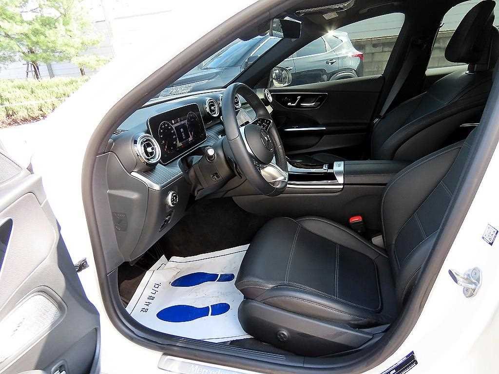 벤츠 C 클래스 C클래스 W206 C300 4MATIC 아방가르드 이미지 5