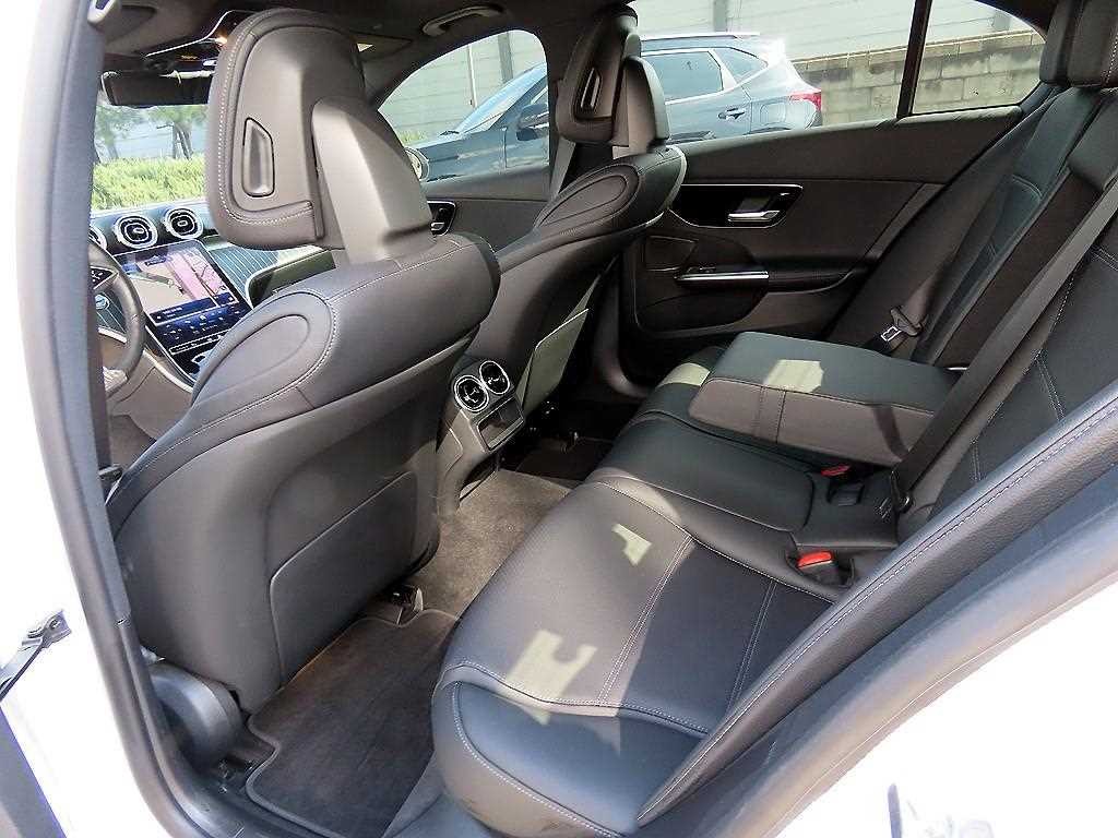 벤츠 C 클래스 C클래스 W206 C300 4MATIC 아방가르드 이미지 6