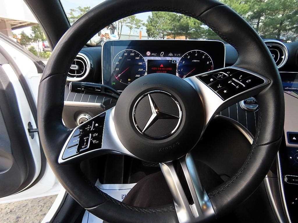 벤츠 C 클래스 C클래스 W206 C300 4MATIC 아방가르드 이미지 8