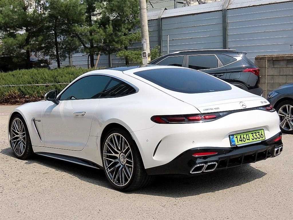 벤츠 AMG GT 55 4MATIC+ 쿠페 이미지 3