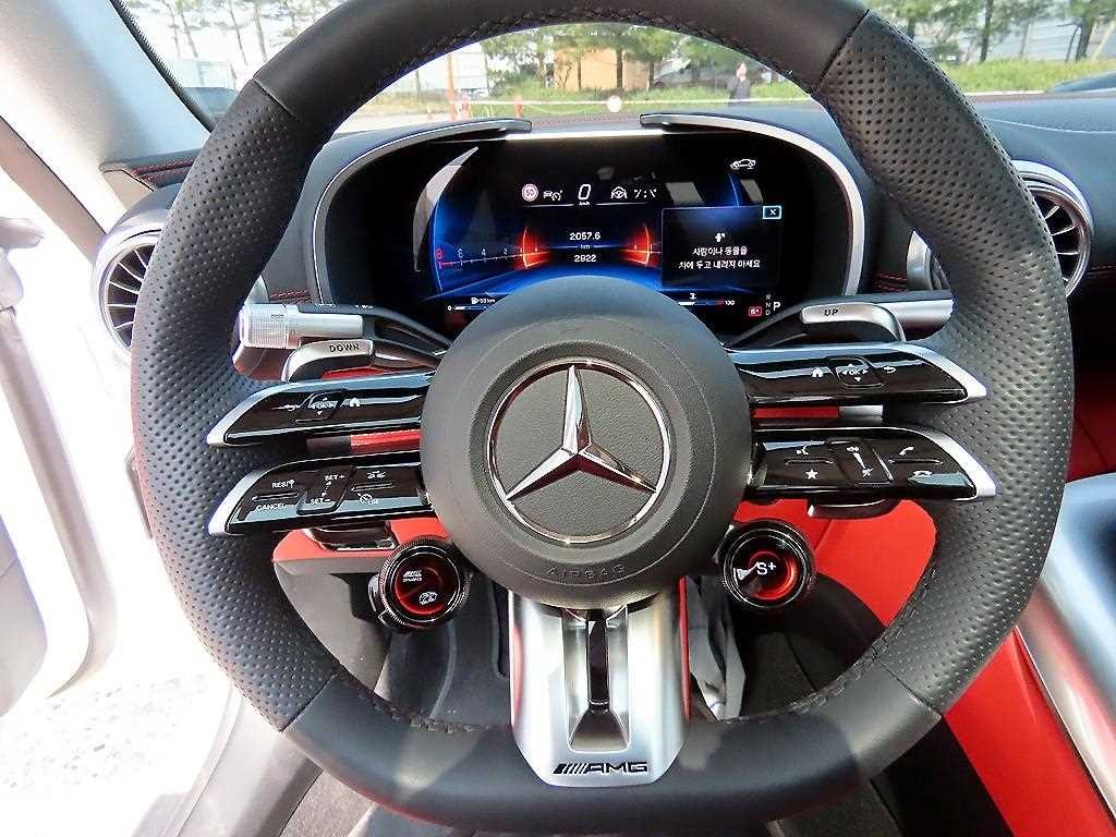 벤츠 AMG GT 55 4MATIC+ 쿠페 이미지 8