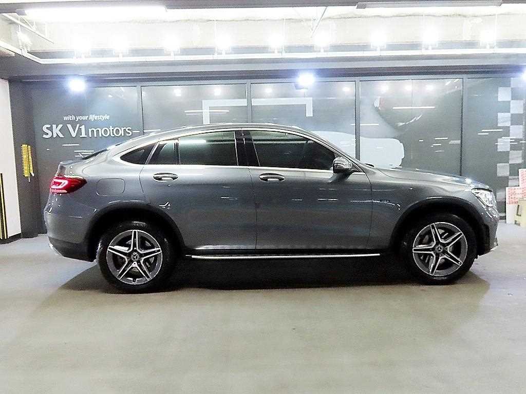 벤츠 GLC 클래스 GLC클래스 X253 GLC 300 e 4MATIC 쿠페 이미지 3