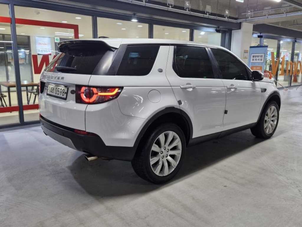 랜드로버 디스커버리 스포츠 2.0 TD4 HSE 럭셔리 이미지 4