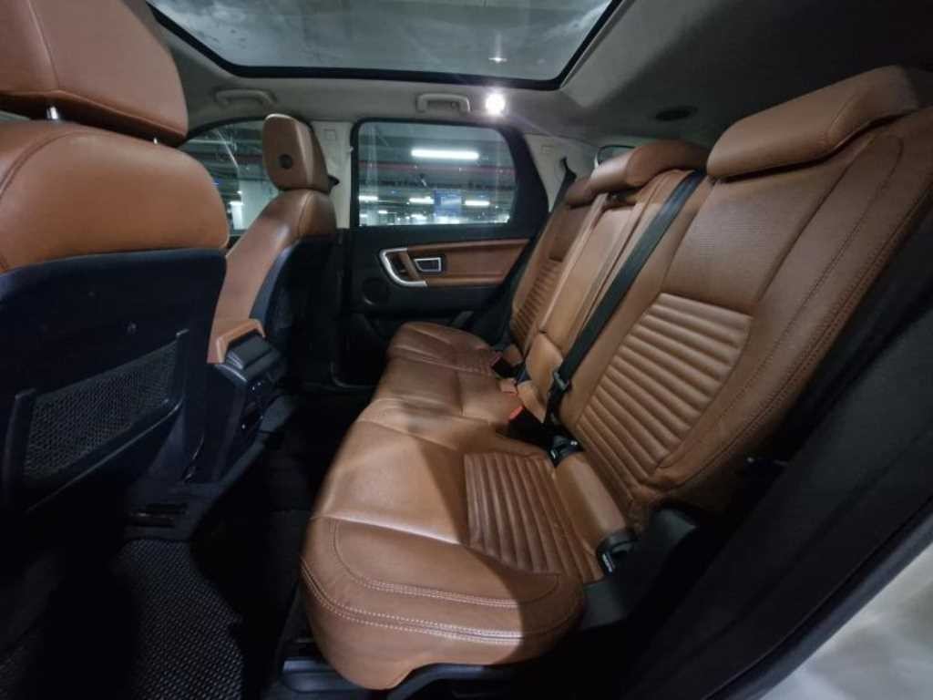 랜드로버 디스커버리 스포츠 2.0 TD4 HSE 럭셔리 이미지 5