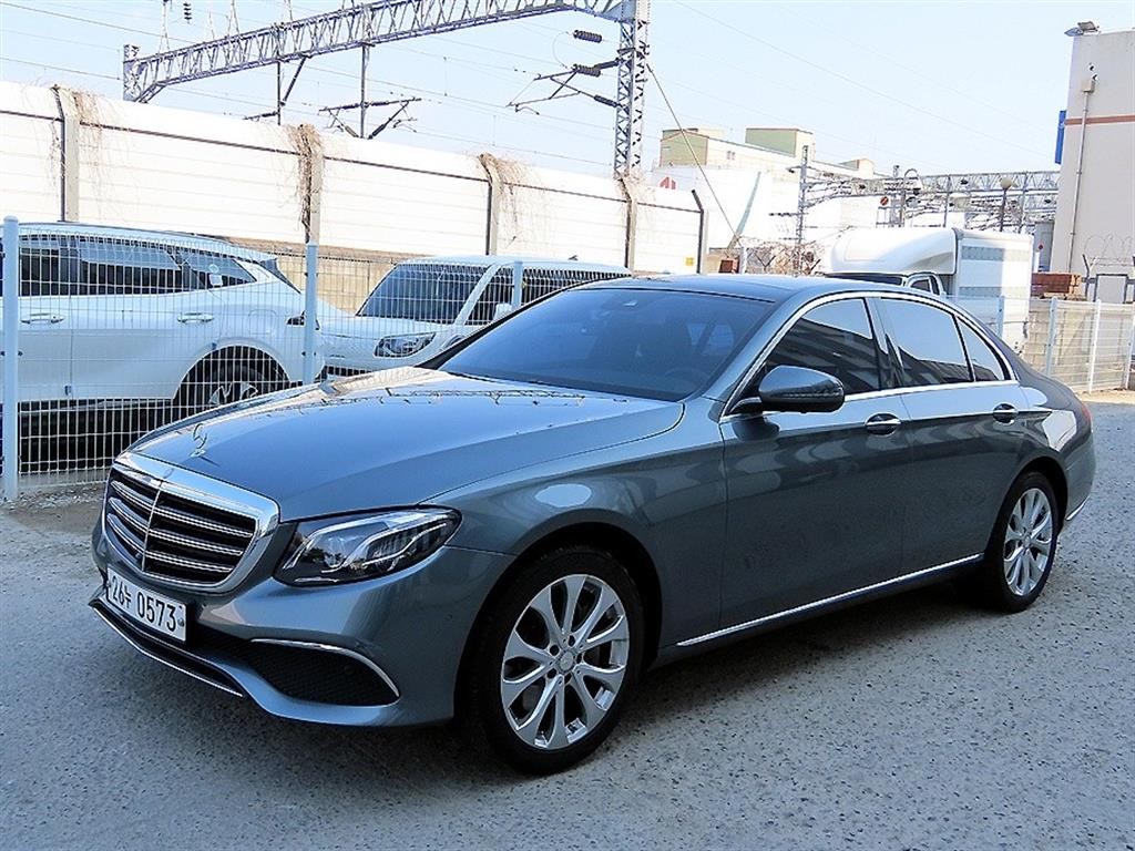 벤츠 E 클래스 E-클래스 W213 E300 익스클루시브 이미지 2