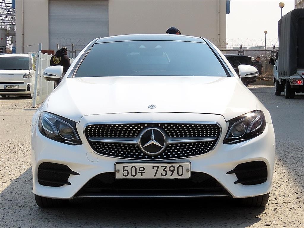 벤츠 E 클래스 E-클래스 W213 E400 4MATIC 쿠페 이미지 1
