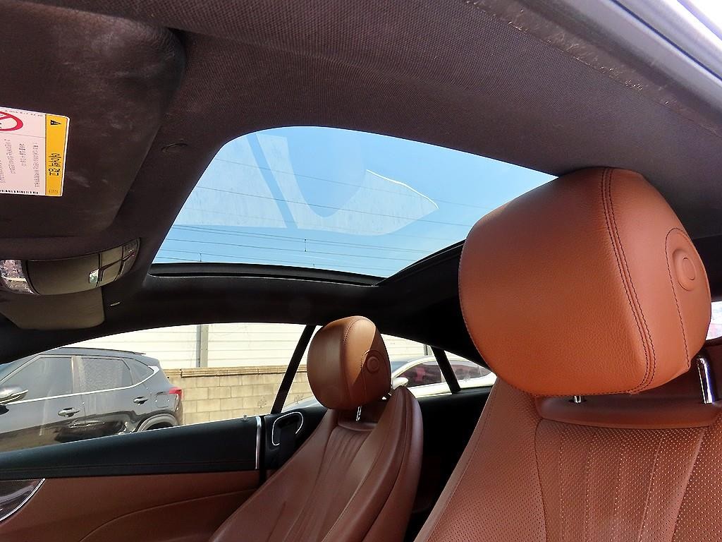 벤츠 E 클래스 E-클래스 W213 E400 4MATIC 쿠페 이미지 17