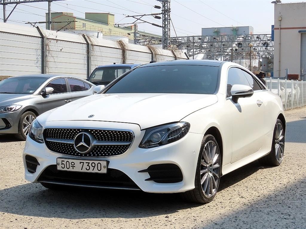 벤츠 E 클래스 E-클래스 W213 E400 4MATIC 쿠페 이미지 2
