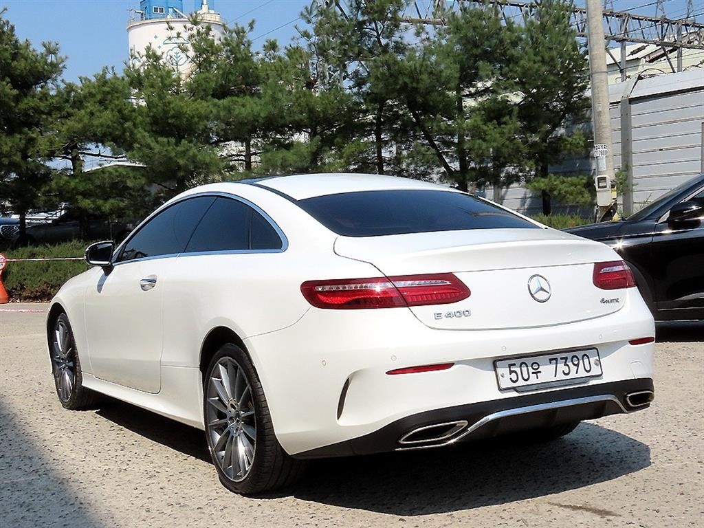 벤츠 E 클래스 E-클래스 W213 E400 4MATIC 쿠페 이미지 3